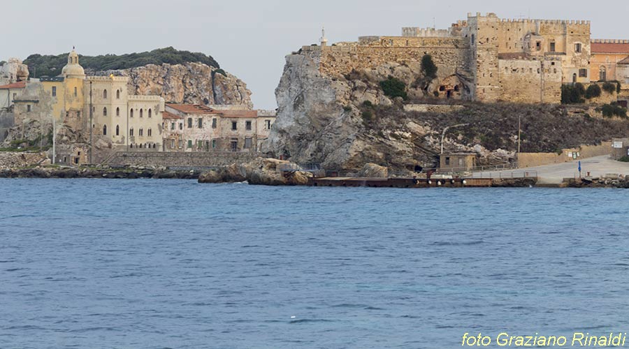 Marina di Campo Isola di Pianosa_paese visto da meridione